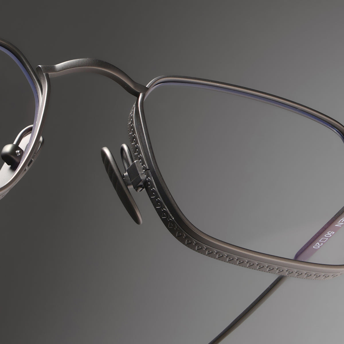 Taren Gunmetal close-up 1