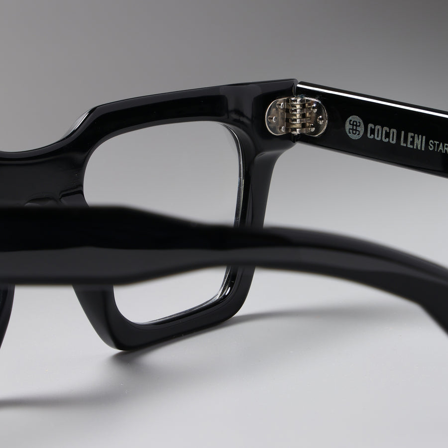 Starke Black close-up 2