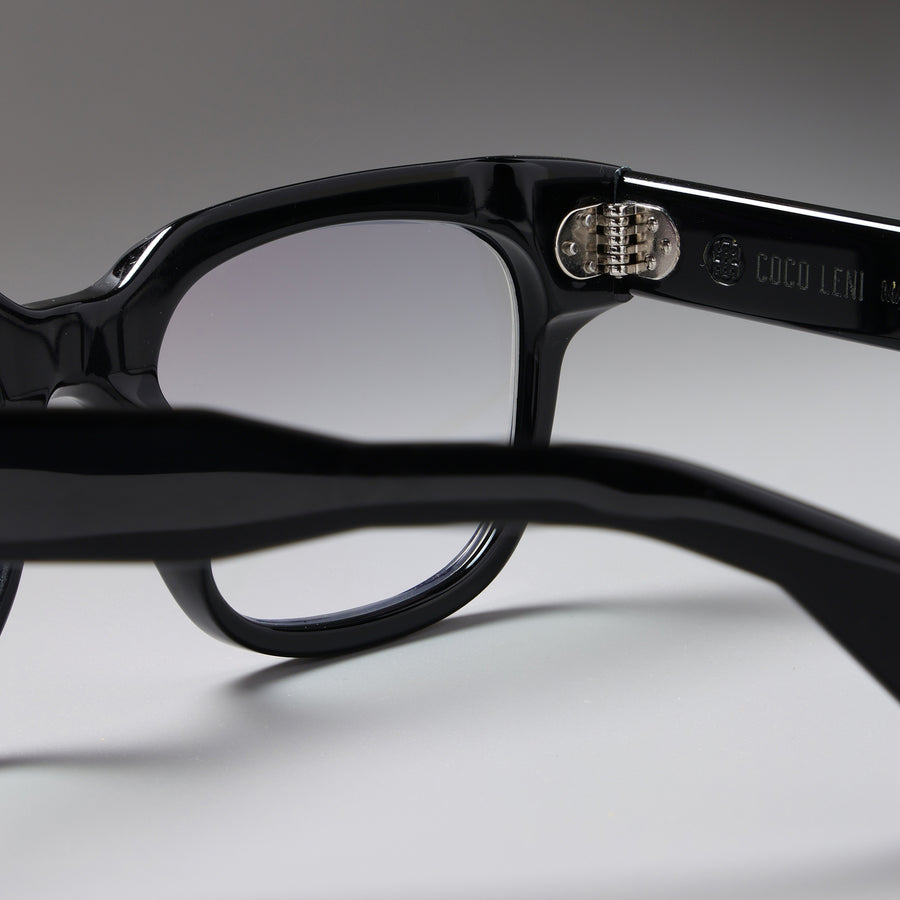 Marken Black close-up 2