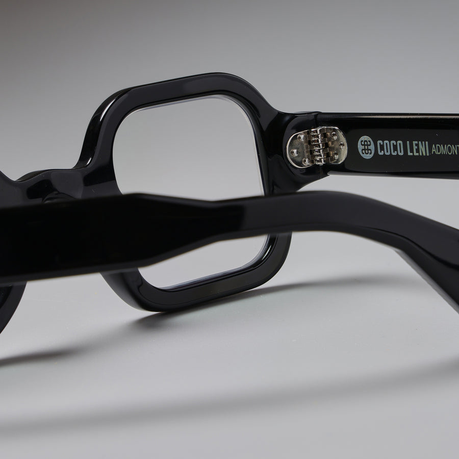 Admont Black close-up 2