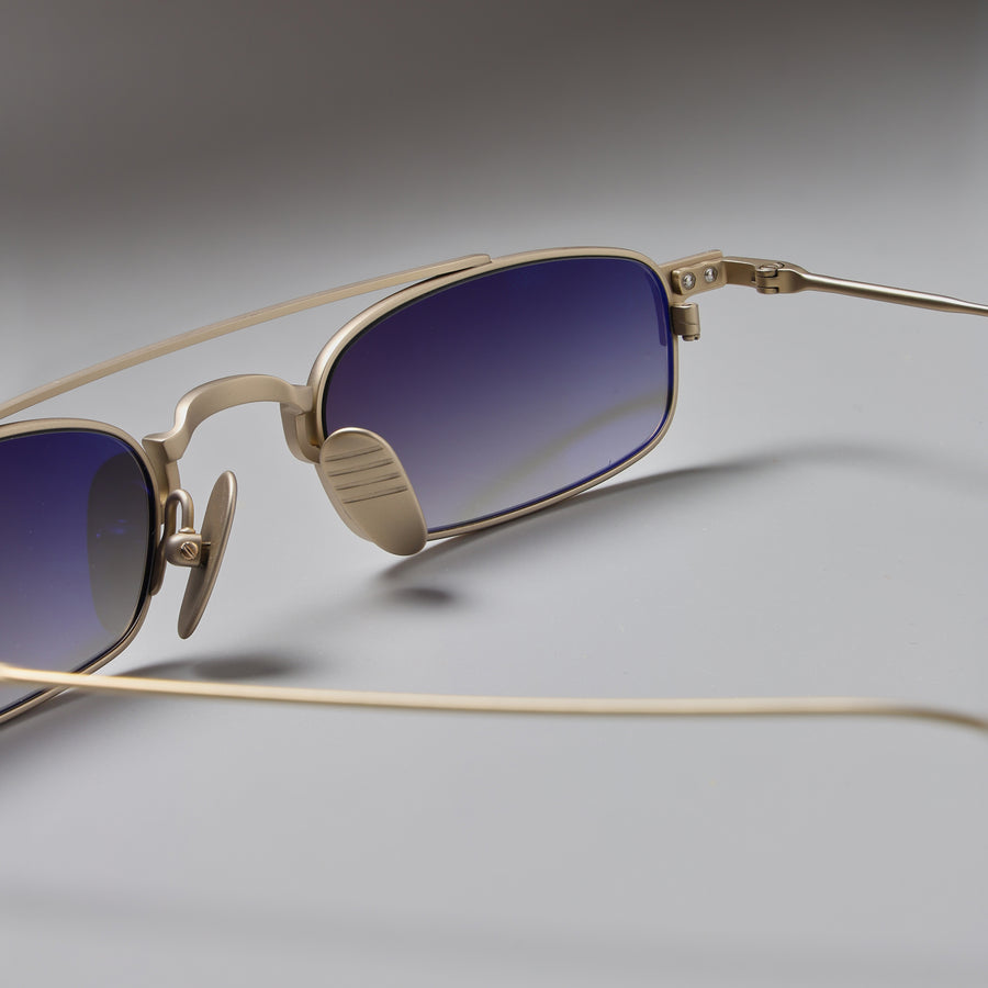 Omren Gold close-up 2