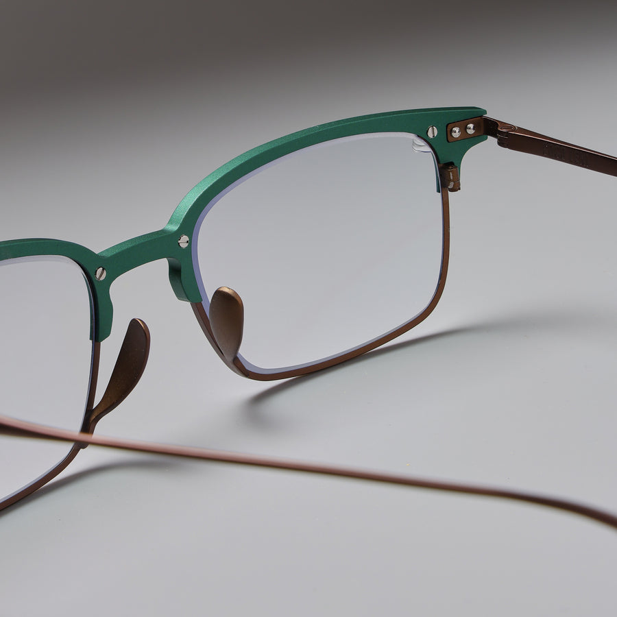 Norix Bronze close-up 2