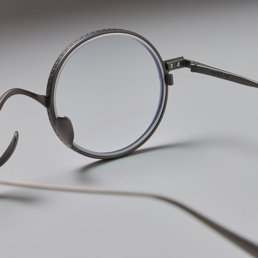 Lumir Gunmetal close-up 2