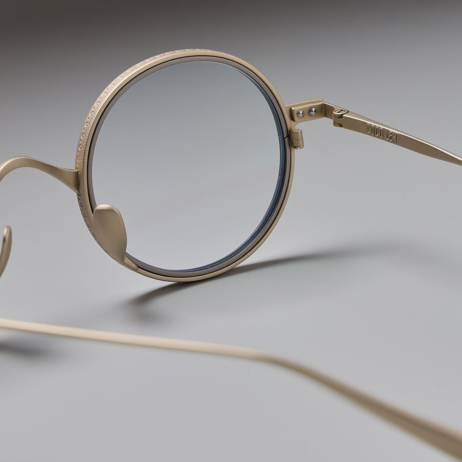 Lumir Gold close-up 2