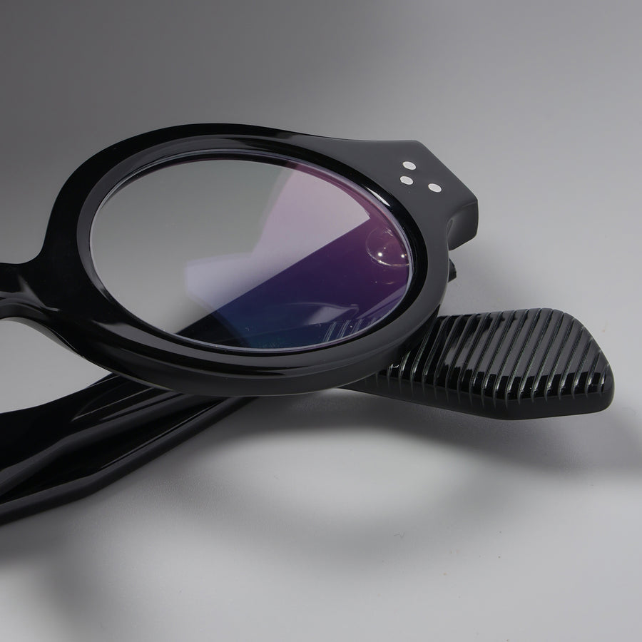 Admont Black close-up 3