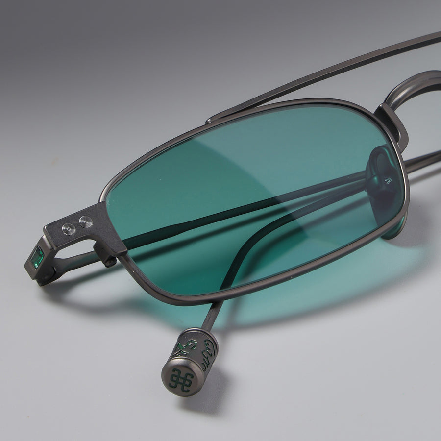 Omren Gunmetal close-up 3