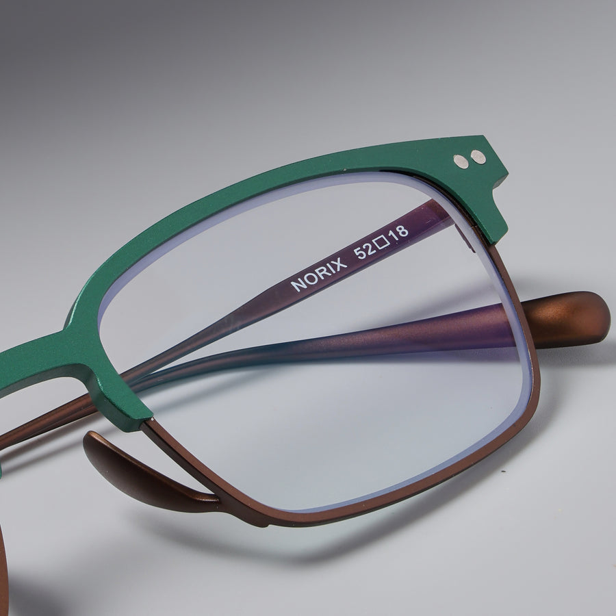 Norix Bronze close-up 3