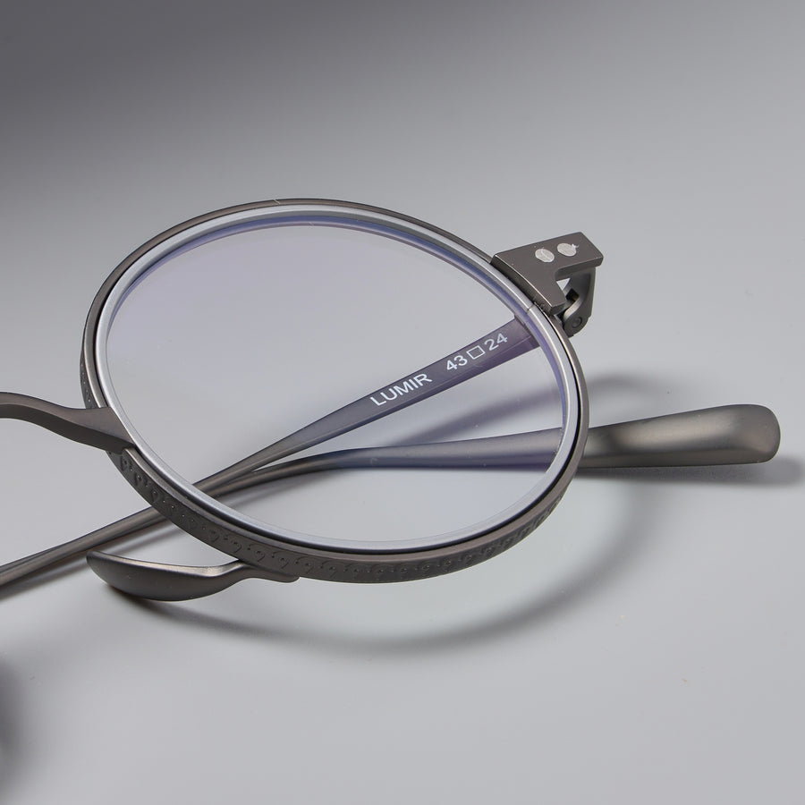 Lumir Gunmetal close-up 3