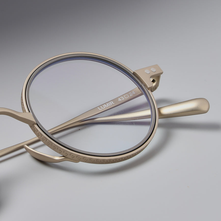 Lumir Gold close-up 3