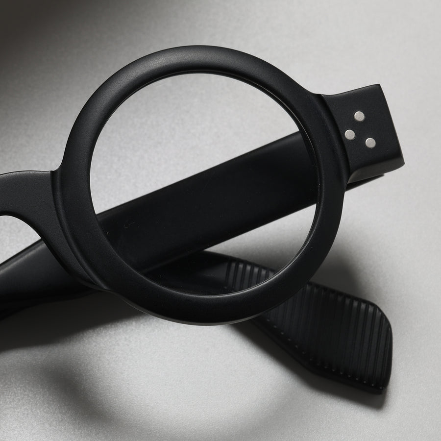 Zweig Black close-up 3