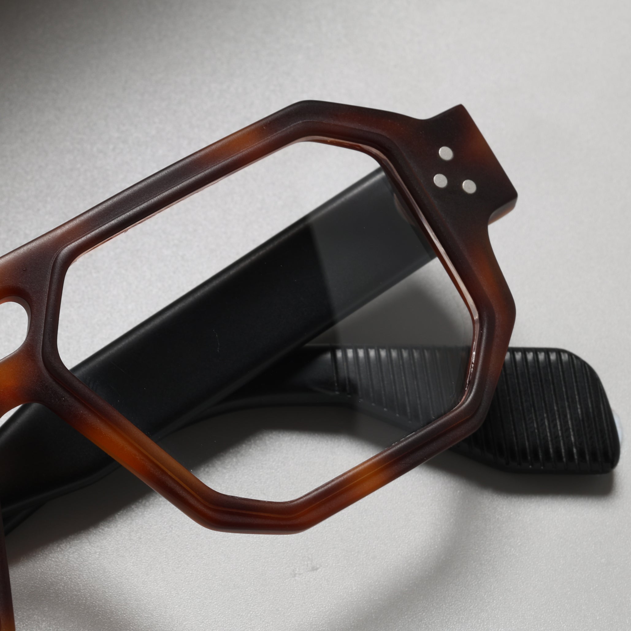 Rebel Tortoise Black