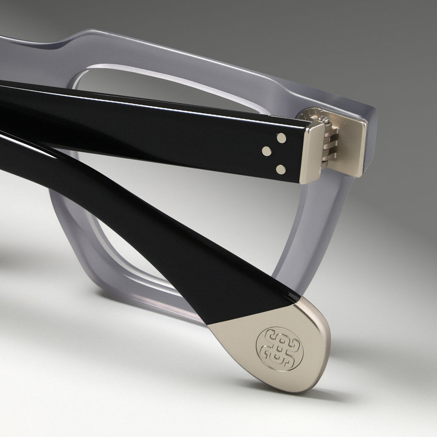 Starke Gray Structura close-up 2