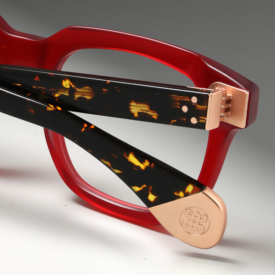 Starke Red Structura close-up 2