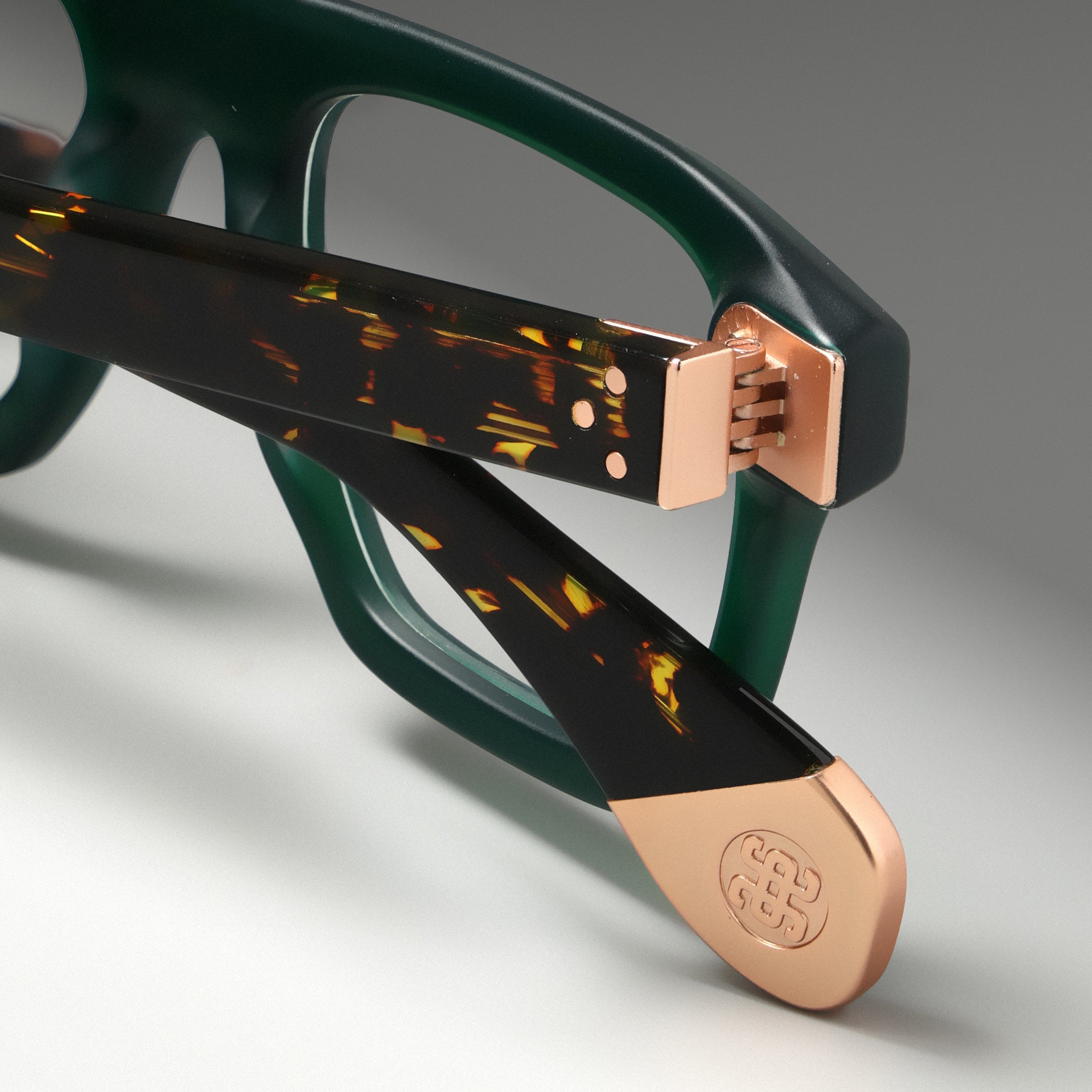 Suri Emerald Green Structura