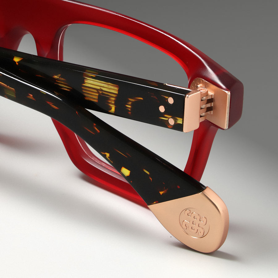 Suri Red Structura close-up 2