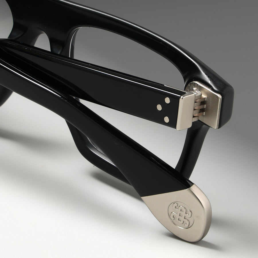 Suri Black Structura close-up 2