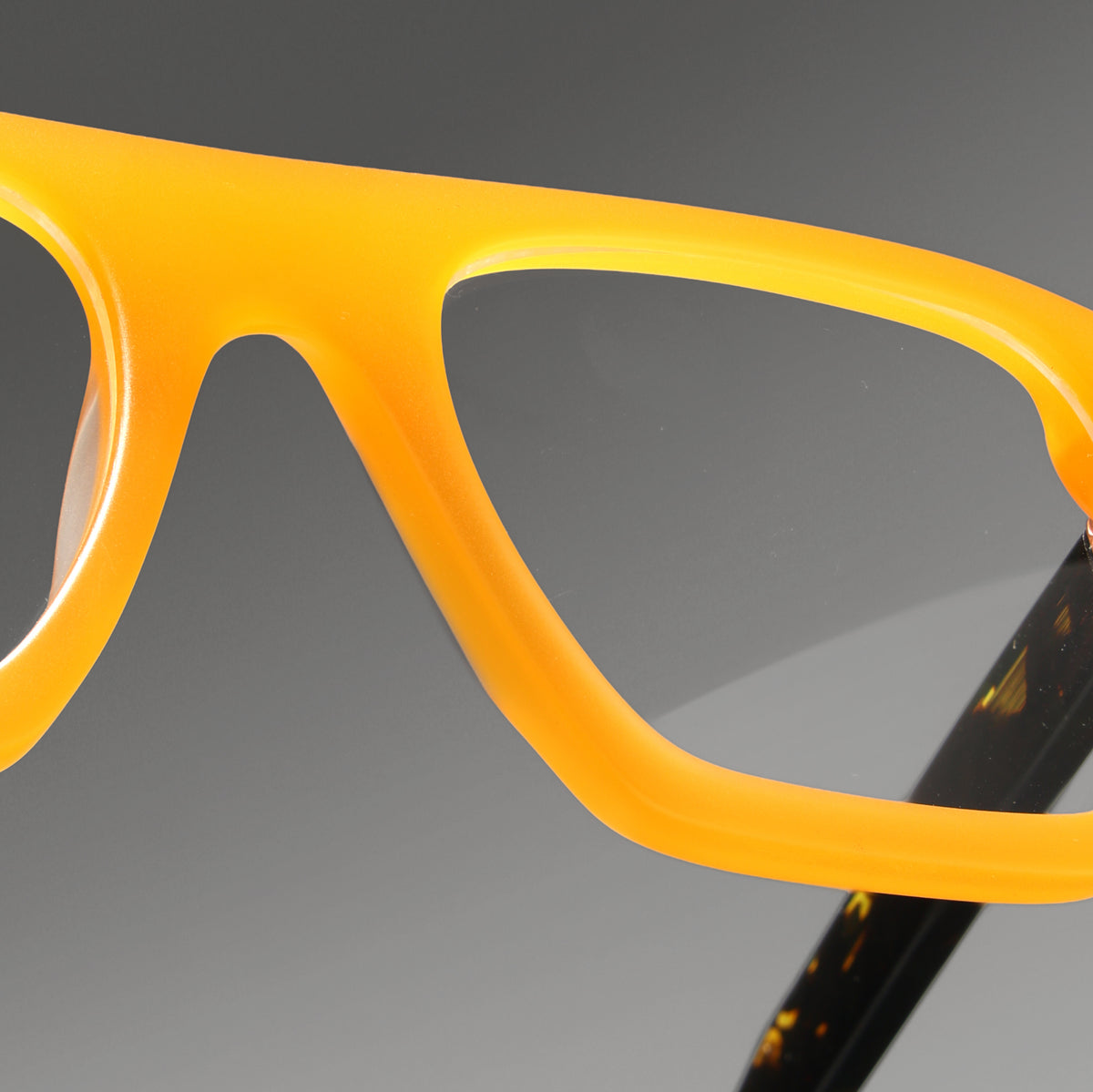 Suri Honey Structura close-up 1