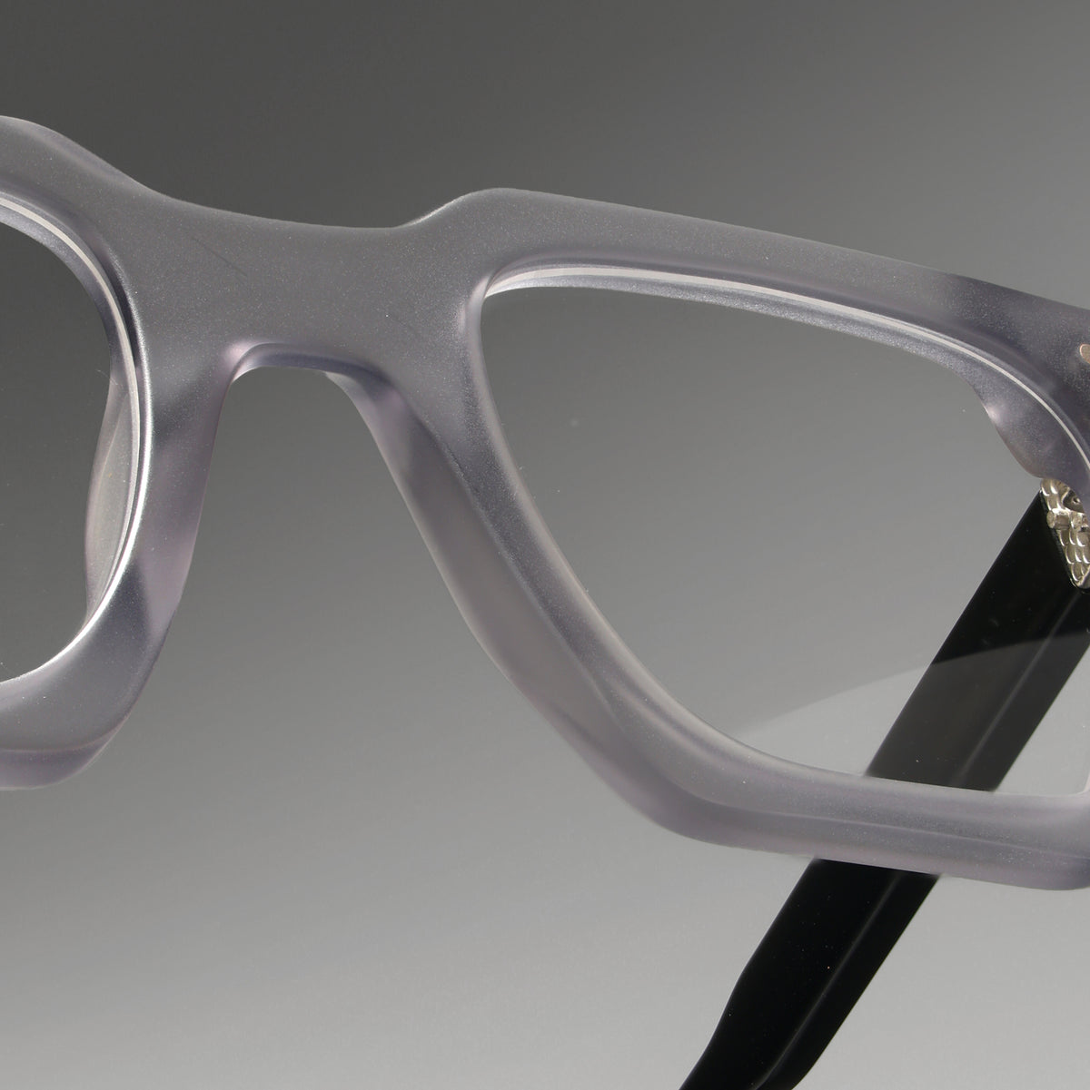 Starke Gray Structura close-up 1