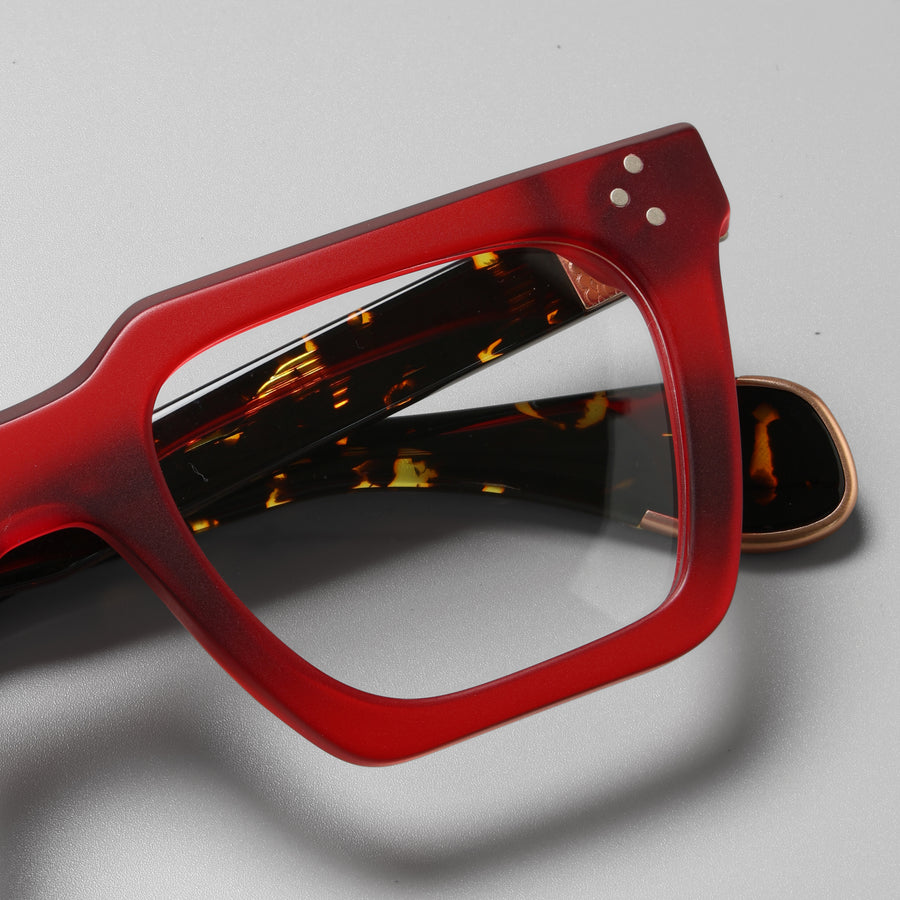 Starke Red Structura close-up 3