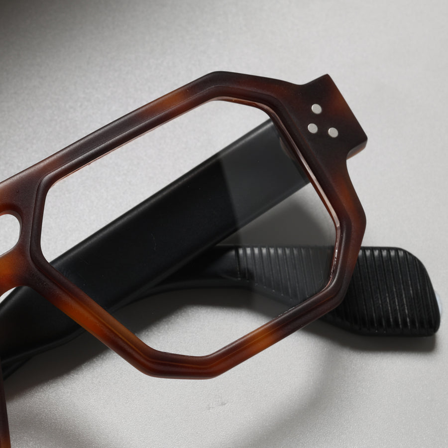 Rebel Tortoise Black close-up 3