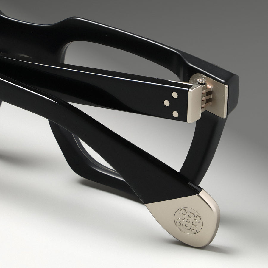 Starke Black Structura close-up 2