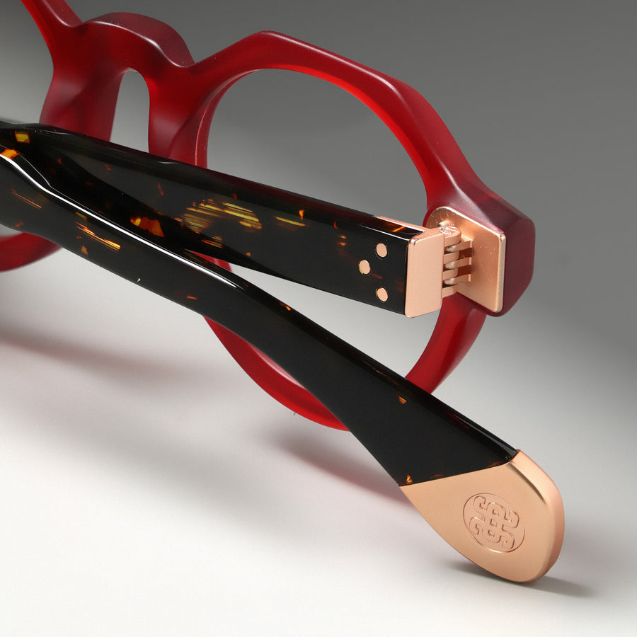 Hermann Red Structura close-up 2