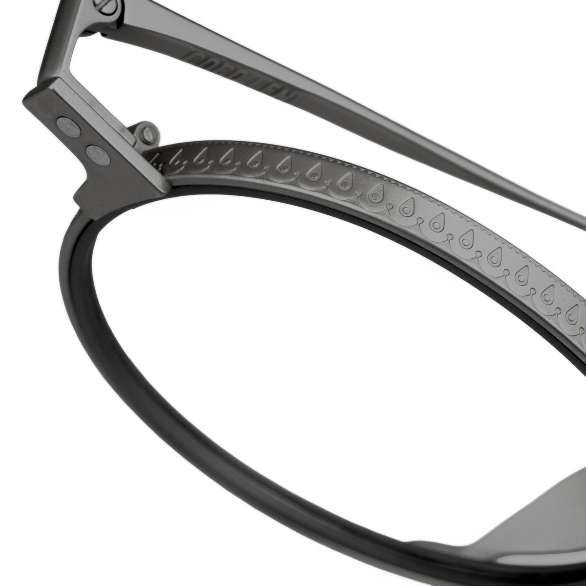 Lumir Gunmetal close-up 1