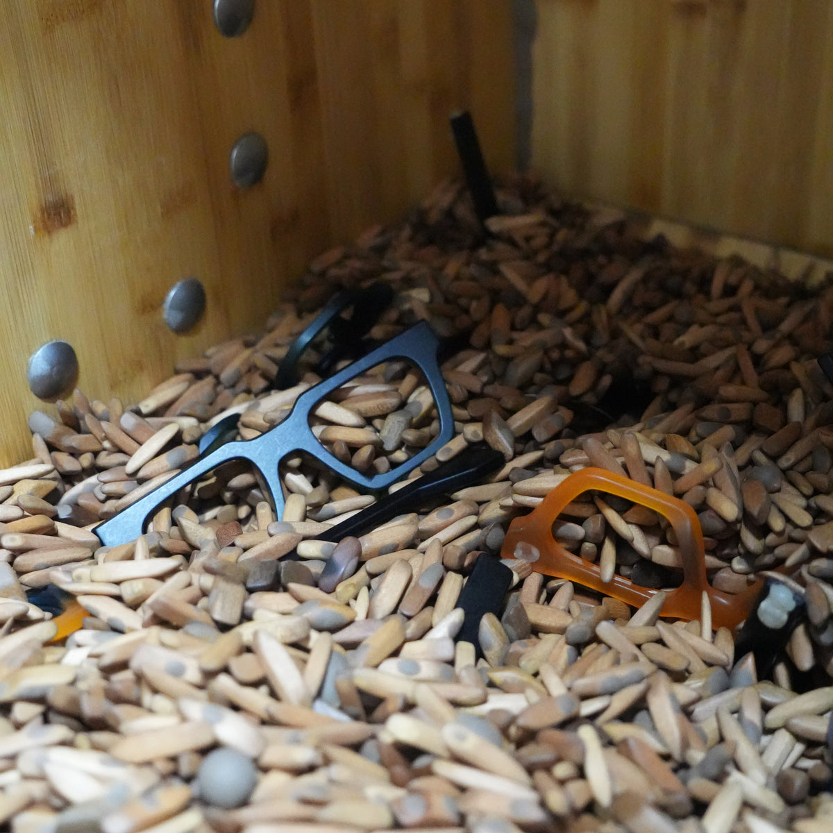 Frames among wooden polishing pegs