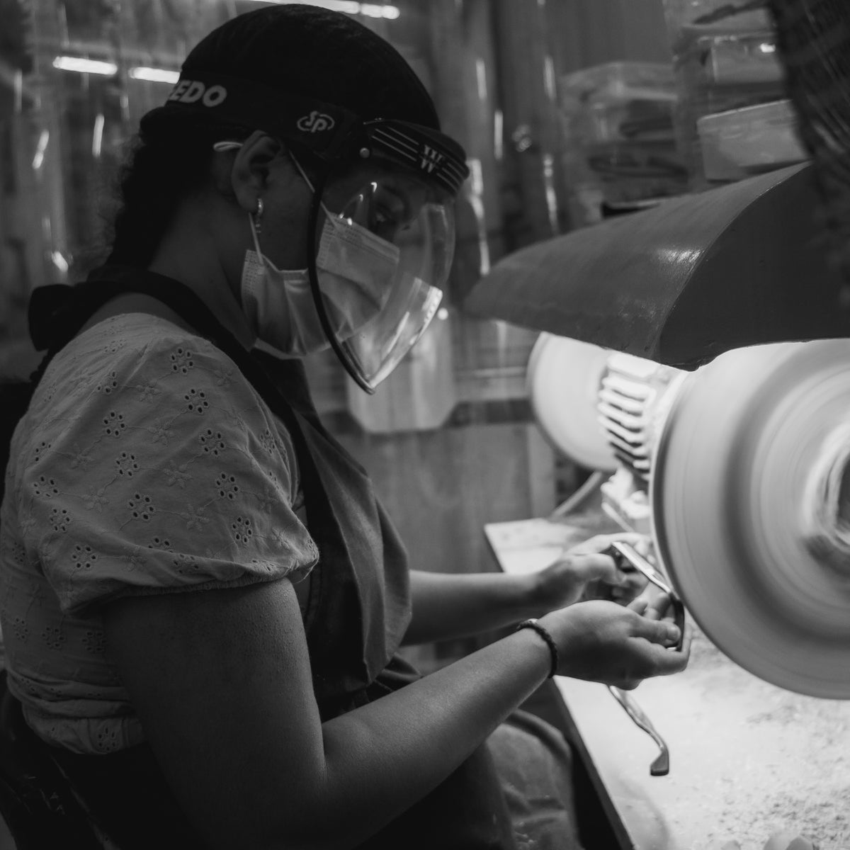 Workshop maker at a polishing wheel